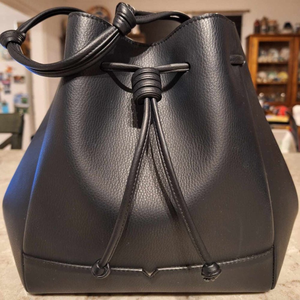 Von Holzhausen Bucket Crossbody Black